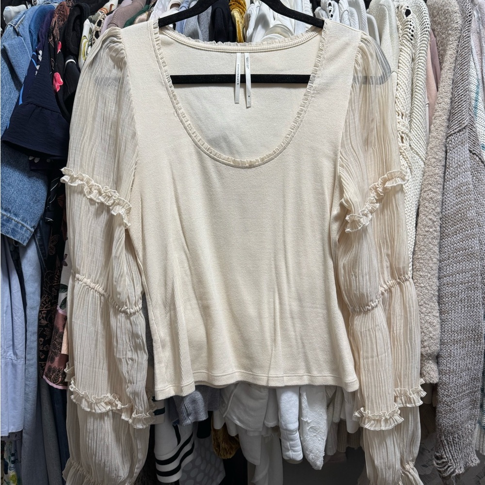 ✨ 2/$40 ✨ Anthropologie Cream Blouse with Ruffled Sleeves